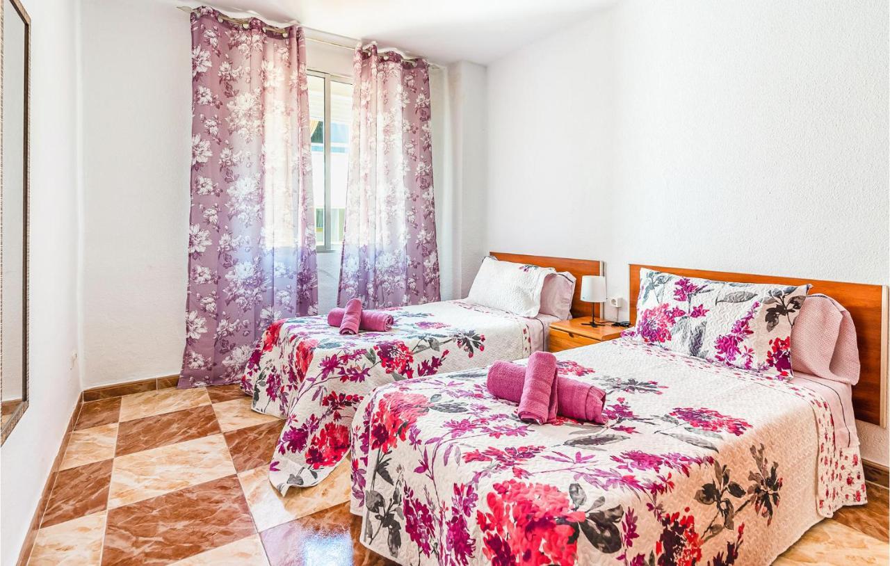 Beautiful Apartment In Cordoba With Kitchenette Exterior photo