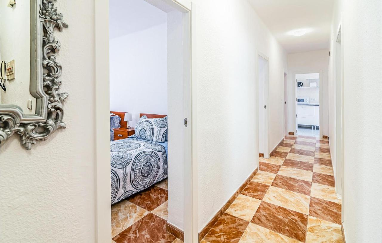 Beautiful Apartment In Cordoba With Kitchenette Exterior photo