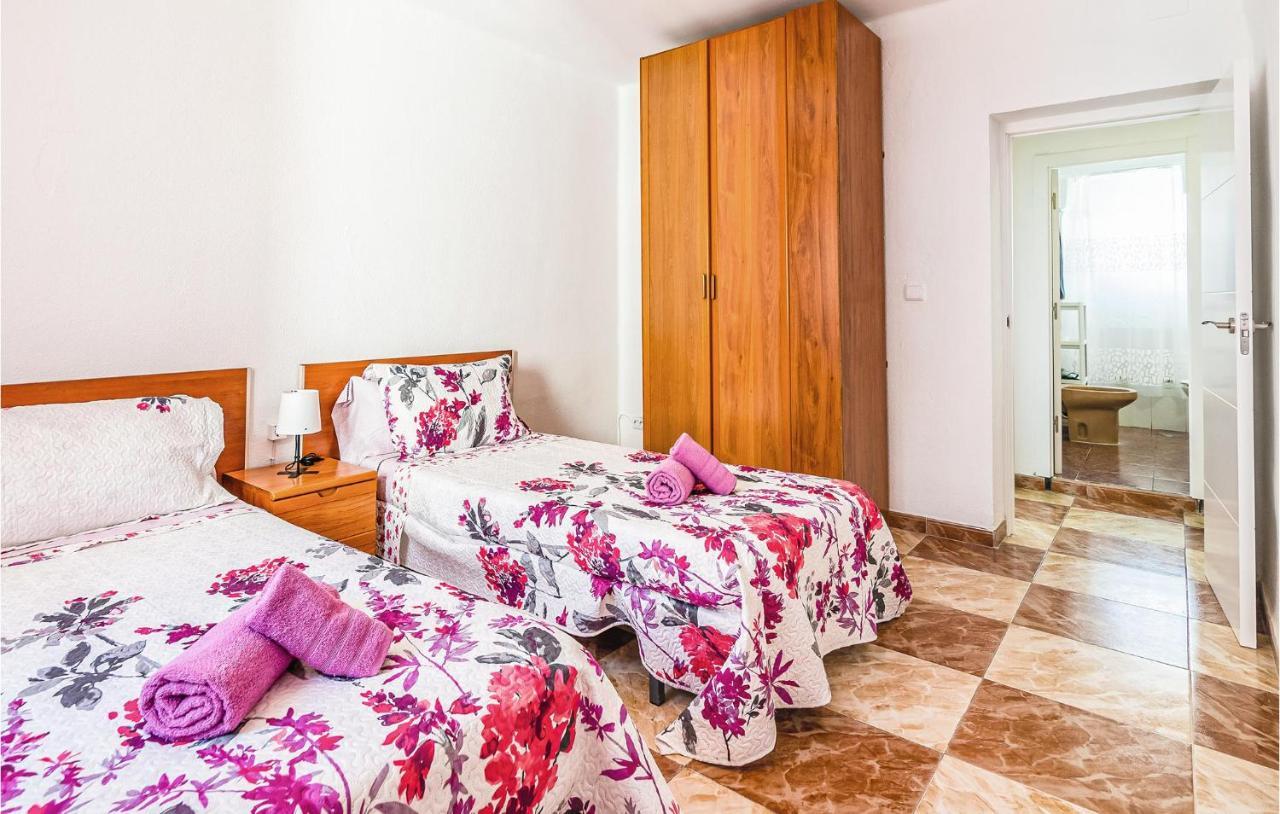 Beautiful Apartment In Cordoba With Kitchenette Exterior photo
